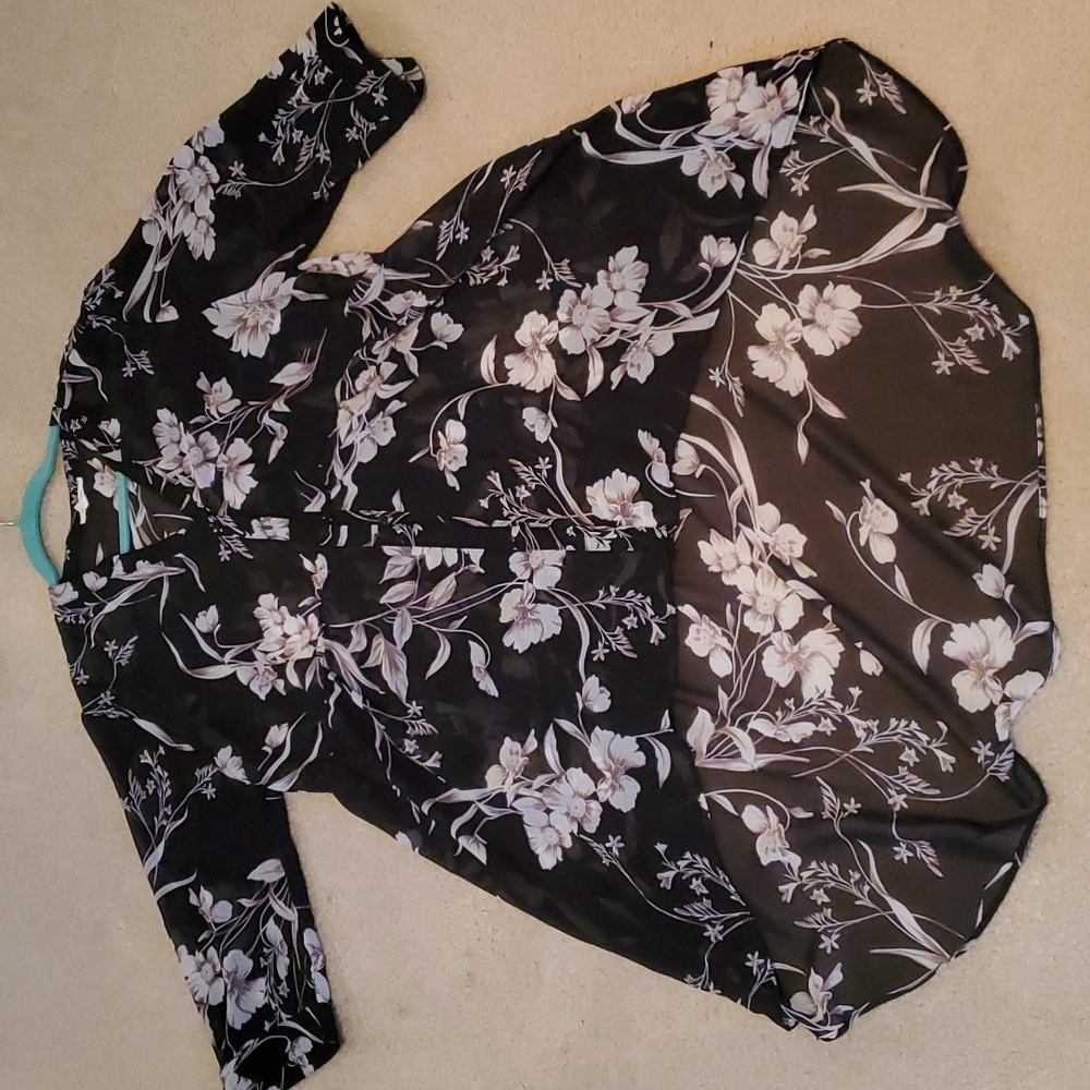 Maurices short front long back blouse